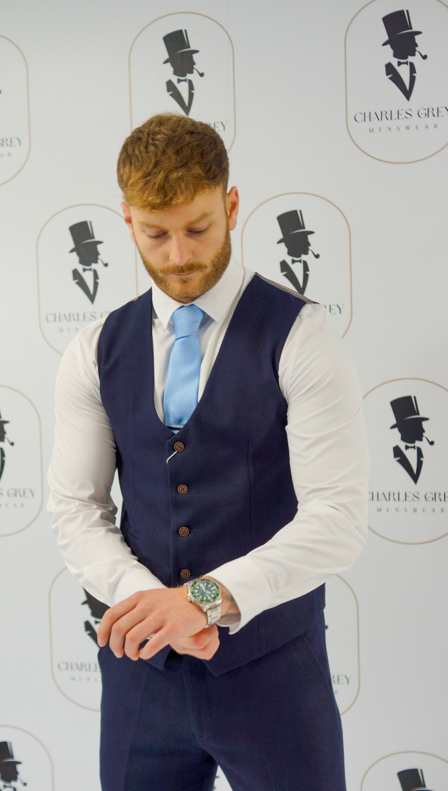 Charlton Navy 3 Piece Suit (view 5)